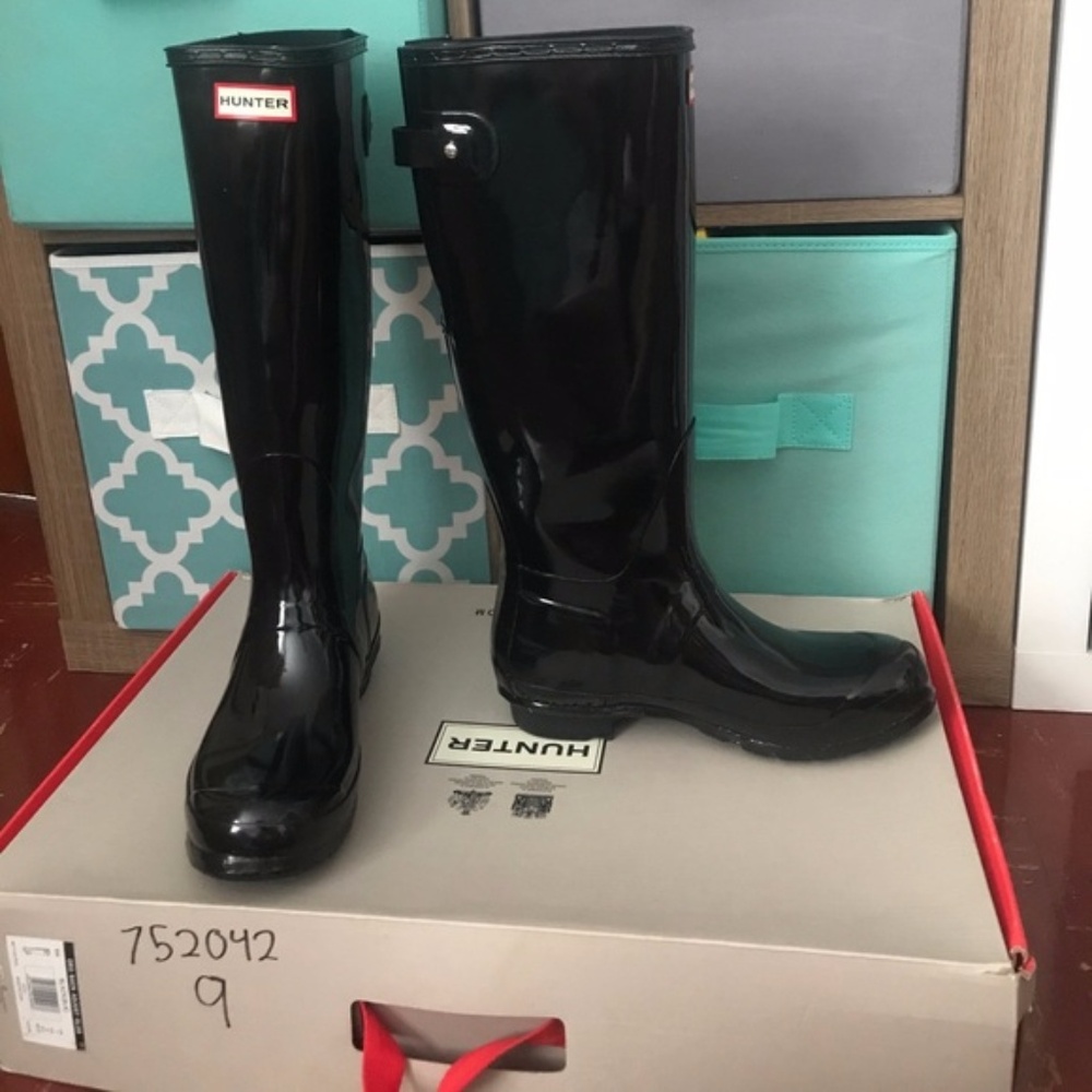 Hunter Black Gloss Rain Boots - Tall Wellington Style